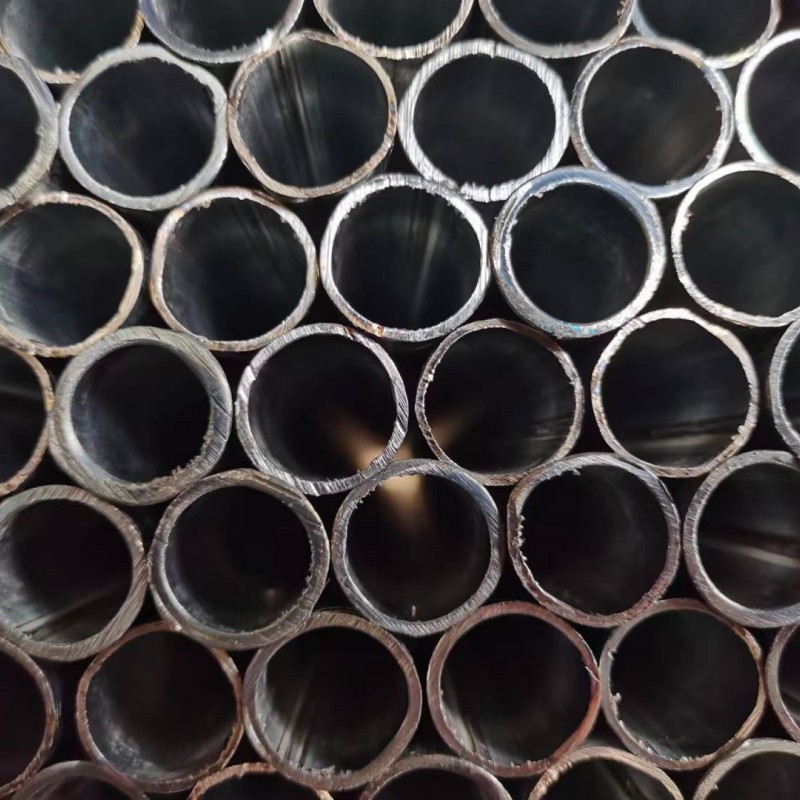 What is the difference between galvanized seamless steel pipe and galvanized pipe?